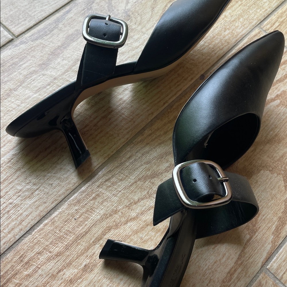 Chic Black Women's Heels with Strap - Picture 12 of 12